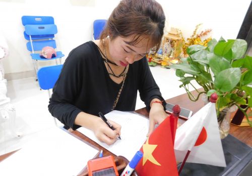 ☔️☔️Mưa gió nhưng liên tục chào đón các bạn học viên đến để đăng ký nhập học ,em Hóa đến từ Lai Châu đã đăng ký tham gia khóa học PHUN XĂM? để nhận chương trình ưu đãi của tháng 9 này .