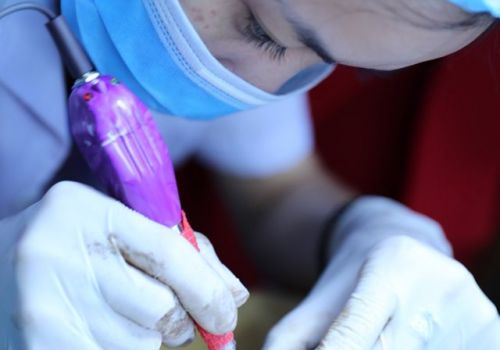 BUỔI THỰC HÀNH PHUN XĂM THẨM MỸ TRÊN MẪU THẬT TẠI VIỆN ĐÀO TẠO THẨM MỸ QUỐC TẾ OSAKA