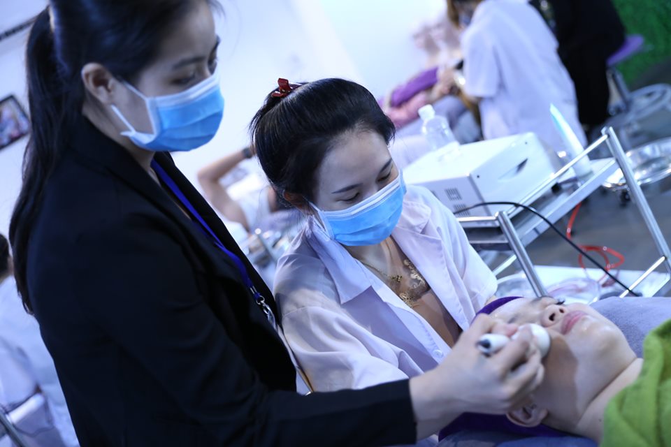 64241499_677290509358938_1704098991324528640_n