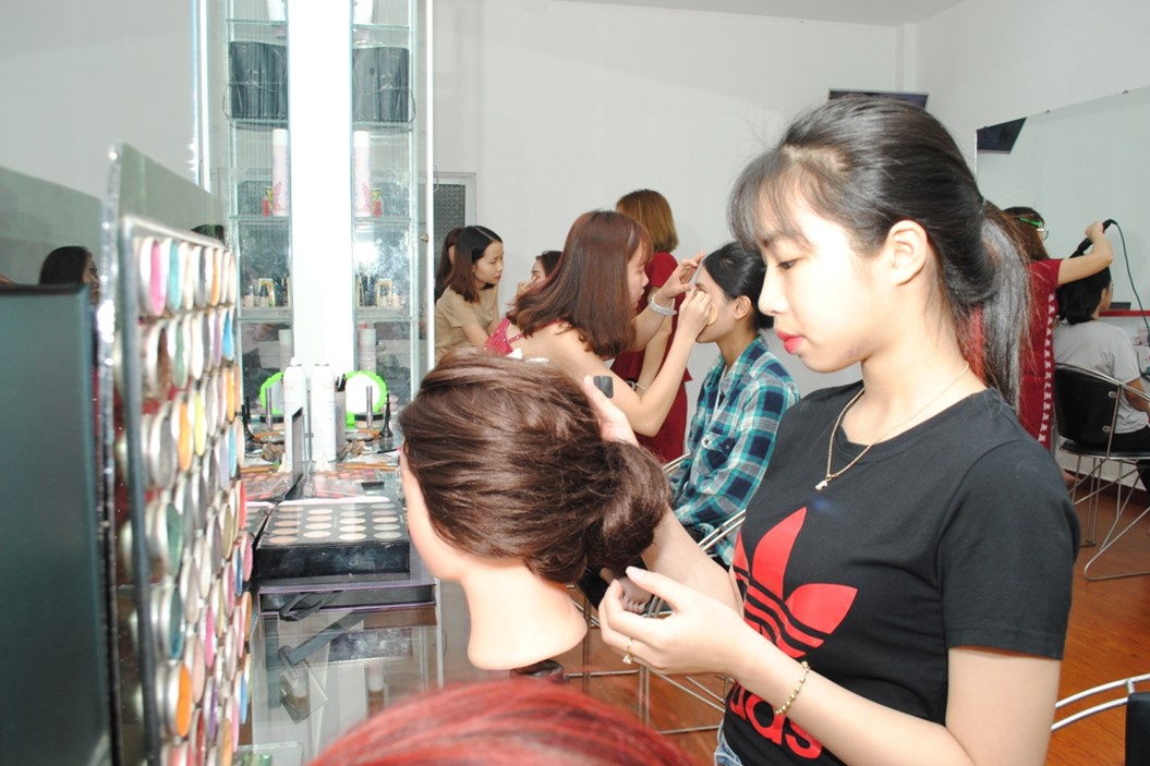 trang-diem-chuyen-nghiep-cam-anh-spa-hocvien